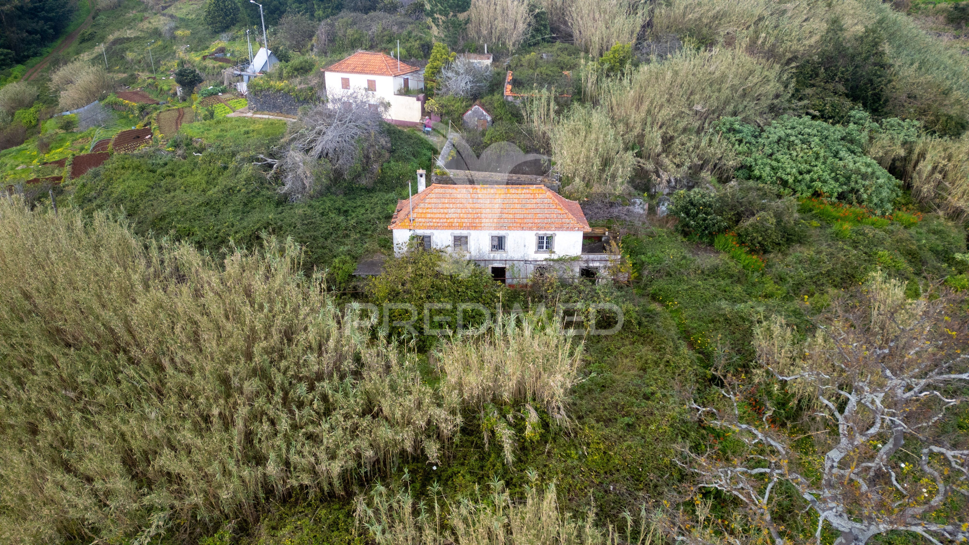 Mixed building in Moinhos Caniço with 7320 m2