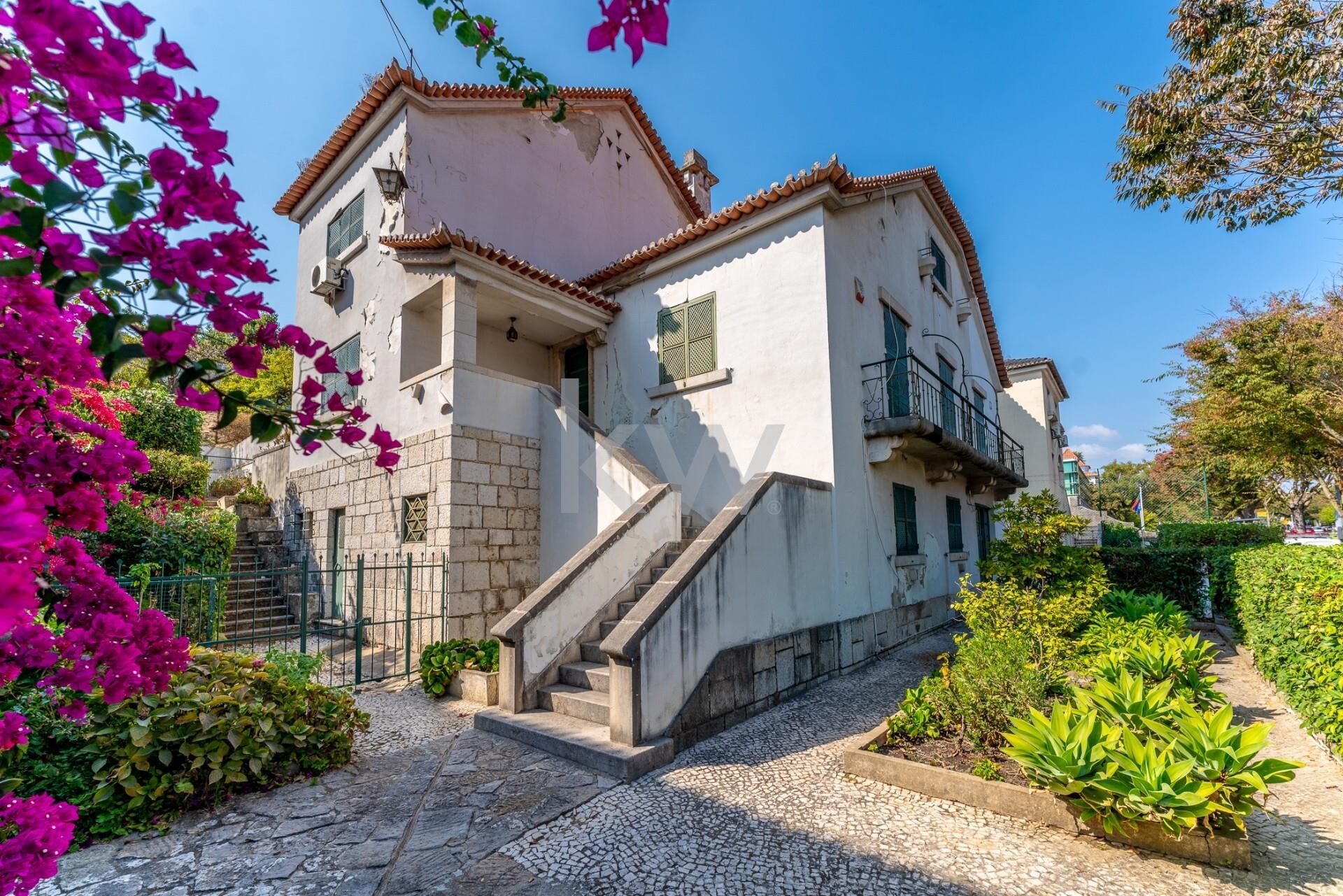 AVENIDA GAGO COUTINHO | AUTHOR'S HOUSE WITH 400 M2 | LOT OF 1000 M2