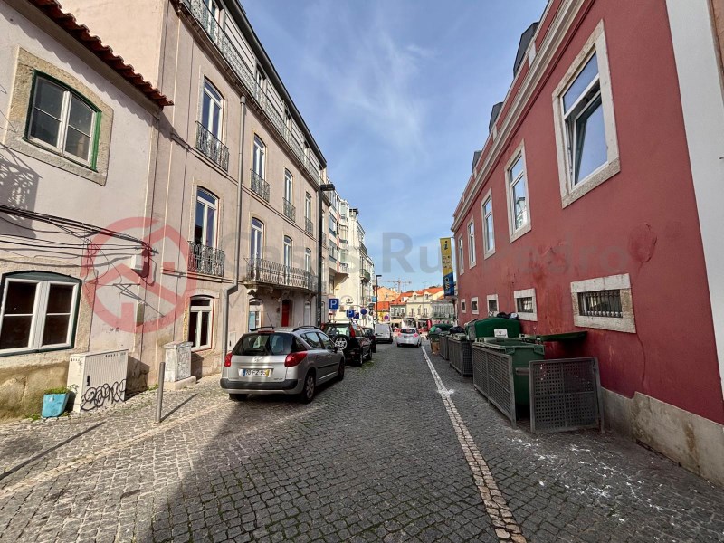 Building for total rehabilitation in the center of Cacilhas