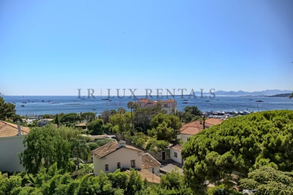 Beautiful villa with sea view / West side of Cap d'Antibes