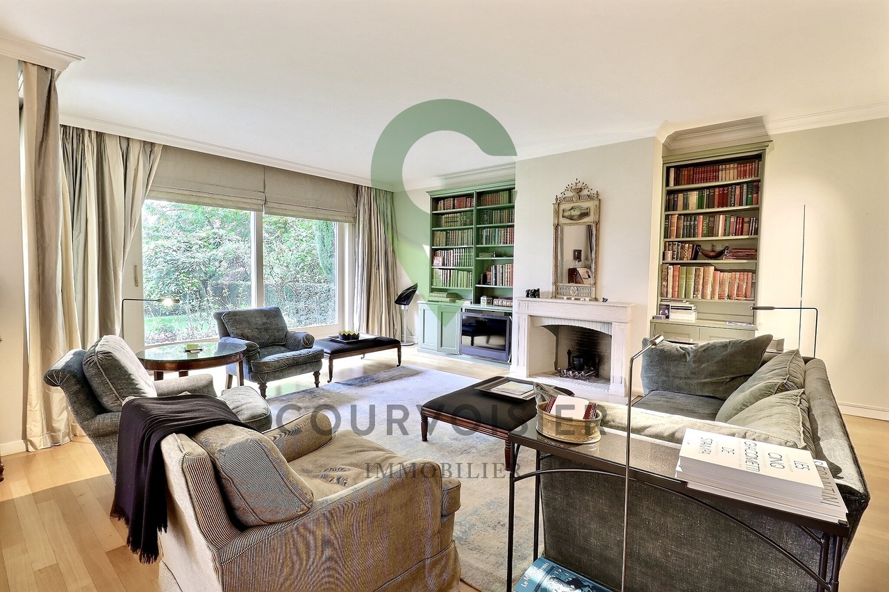 Elegance, character and beautiful exteriors in the heart of Pully