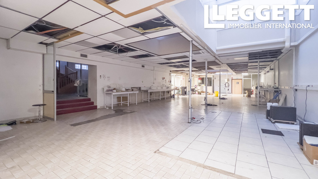 Commercial space, offices and flats in Angoulême city centre