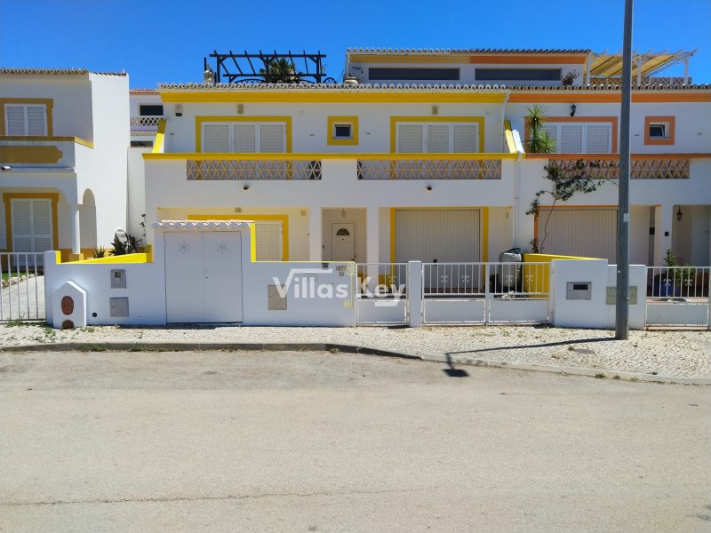 House with 4 bedrooms and private pool in Sargaçal