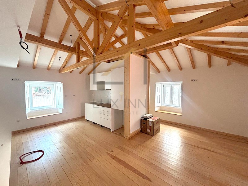 Building with 3 apartments in Constância