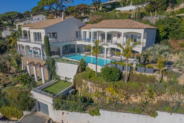 LUXURIOUS VILLA WITH PANORAMIC SEA VIEW NEAR THE CENTER OF SAINTE MAXIME