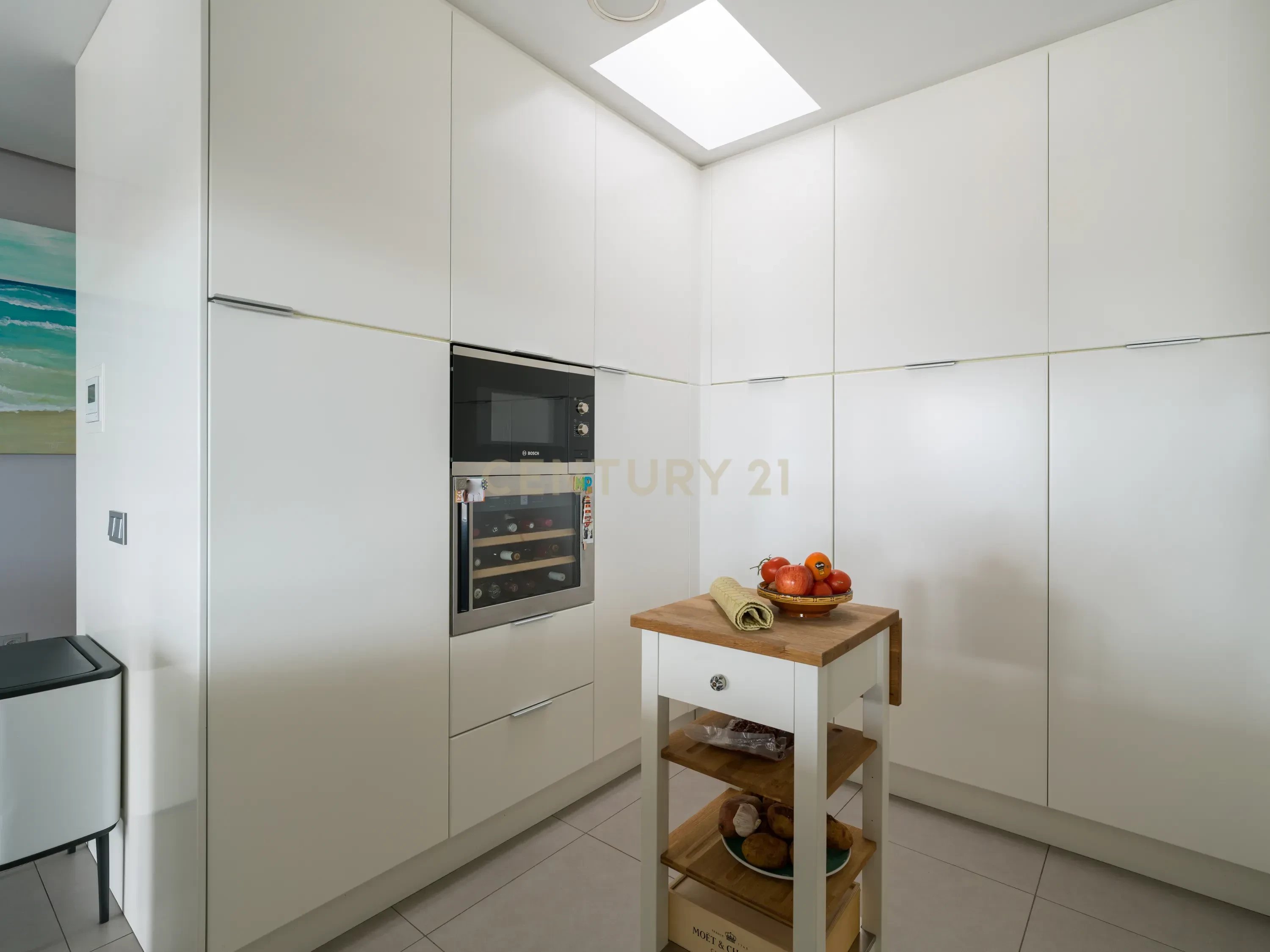 Exclusive super penthouse with 60 meter terrace next to the port and quarries!