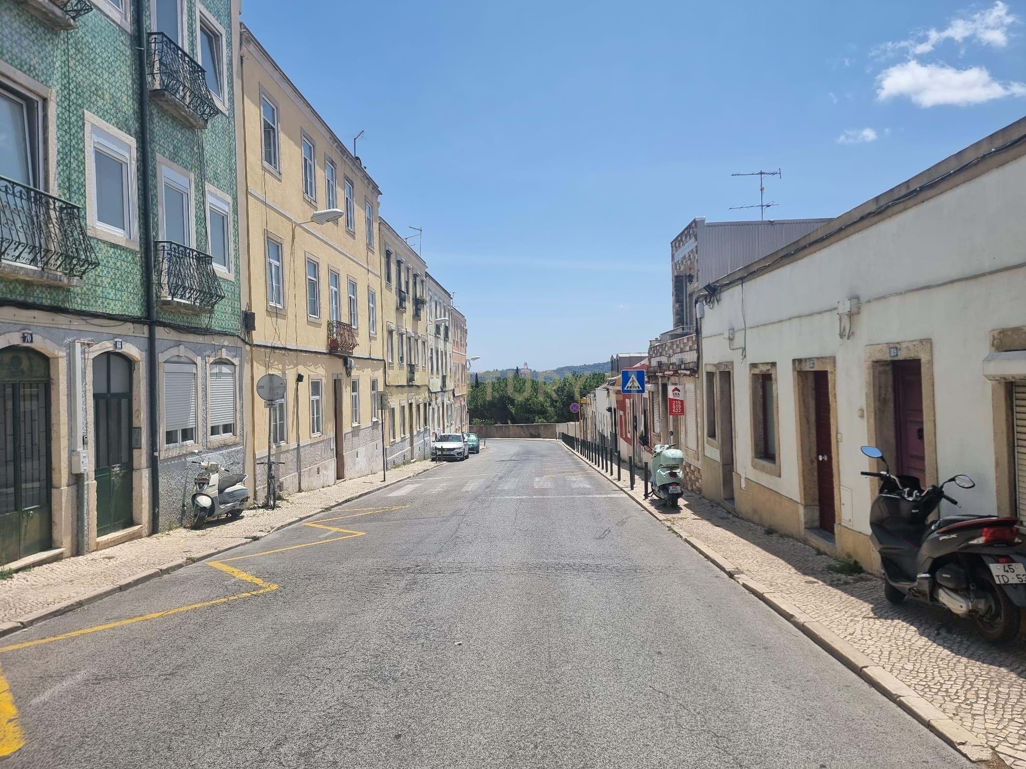 Building for sale in Campo de Ourique, Lisbon (12 houses/27 fractions)