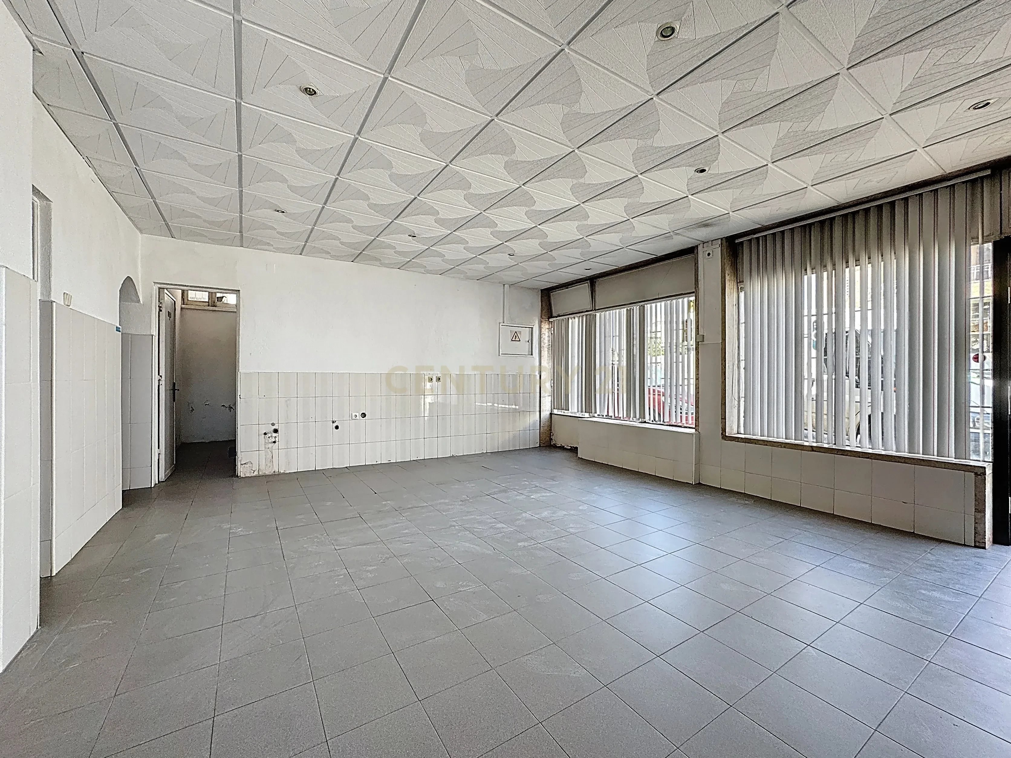 Commercial Space 50 m2 - Cavaquinhas, Seixal