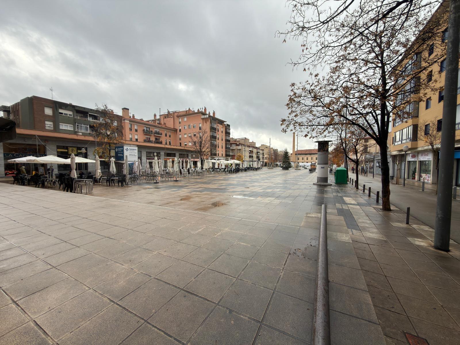 Spectacular venue in Cal Font, impeccable, two shop windows, a lot of visibility, unbeatable location.