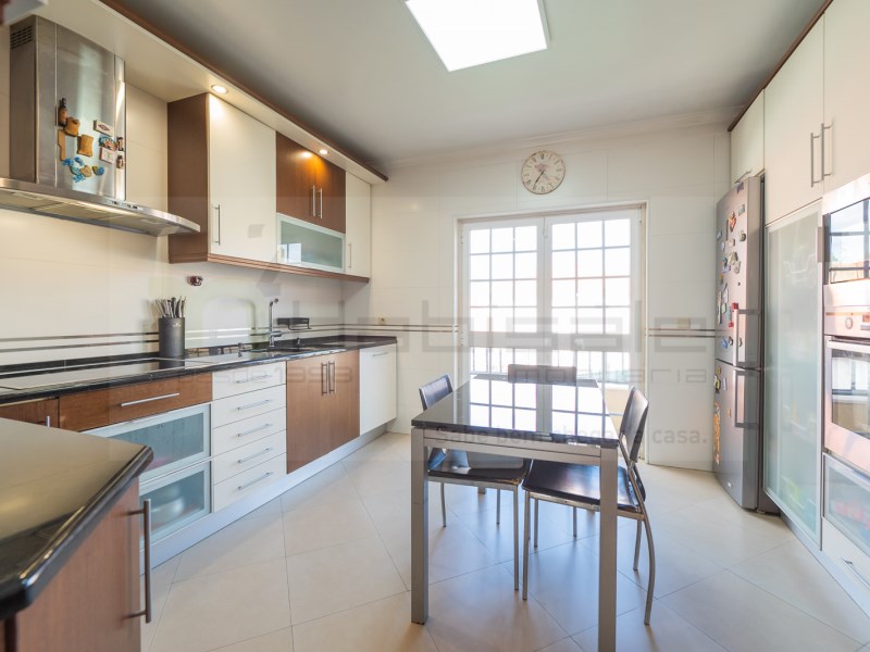 Excellent 5 Bedroom Villa with Great Areas and Outdoor Space