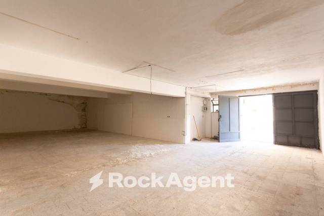 Building for sale, Via Lorenzo Maddem, 32 (Acireale, Italy)