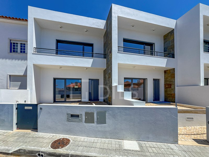 2 bedroom villa with sea view in Ribamar, Ericeira.