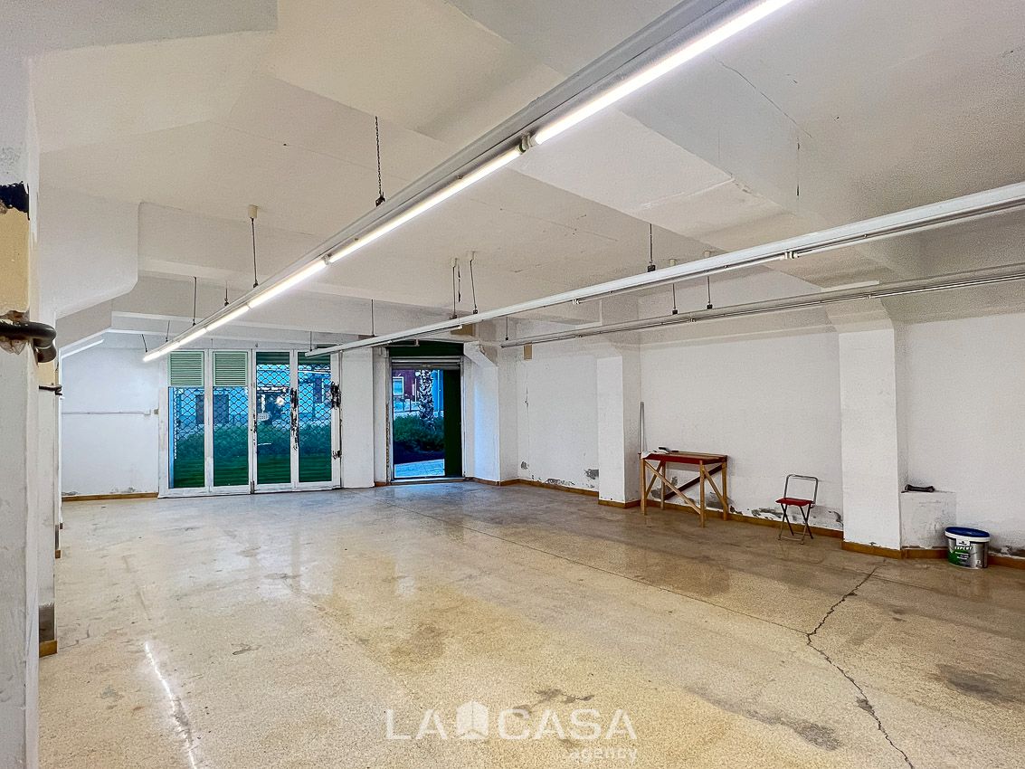 Commercial for sale in L'Hospitalet de Llobregat, Spain
