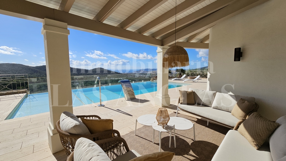 Ibiza: Spacious 9 bedroom luxury villa with awesome views to sea & Dalt Vila