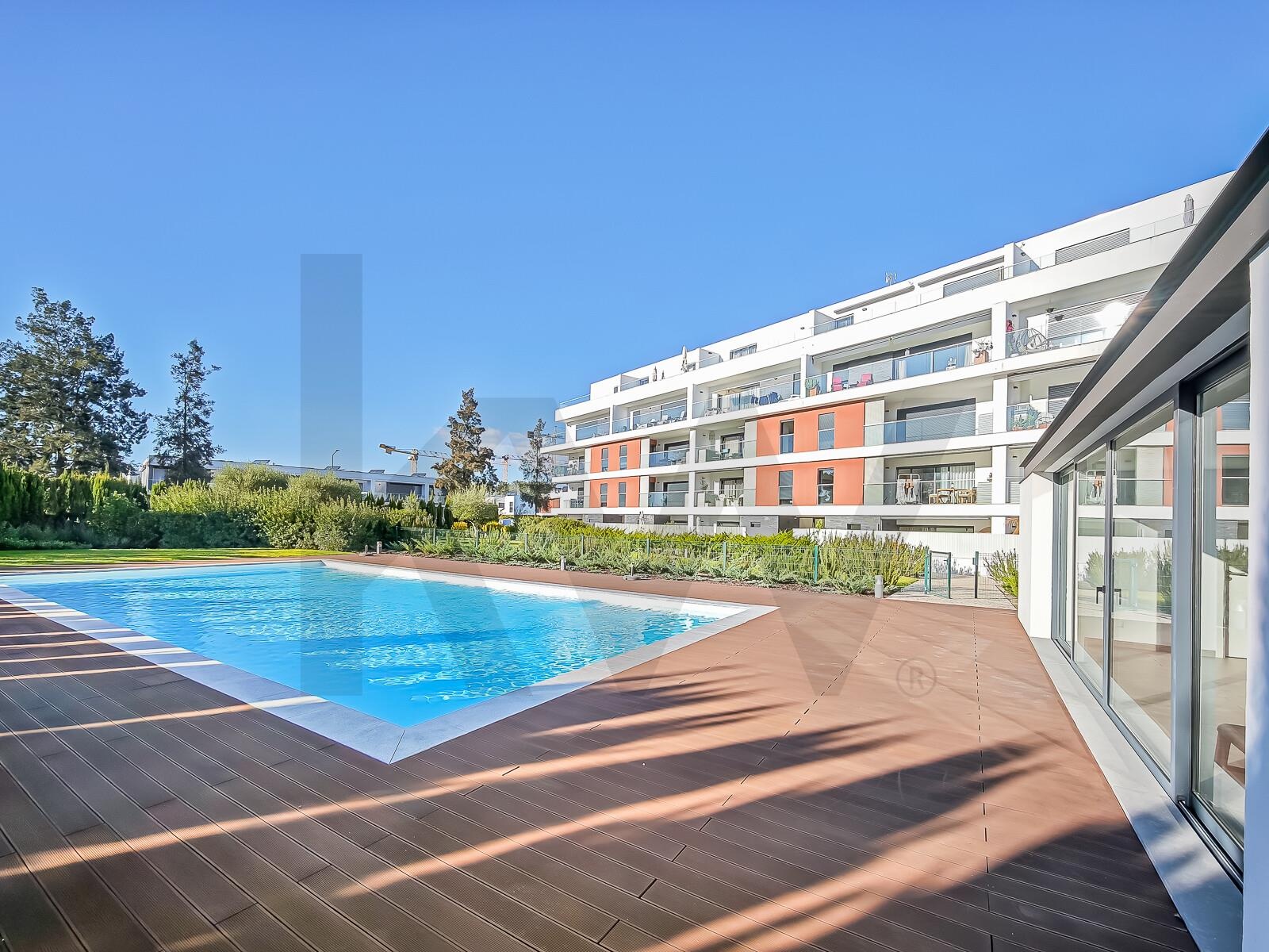 T4 Duplex Apartment in the Exclusive Quinta do Pinhão, Aroeira