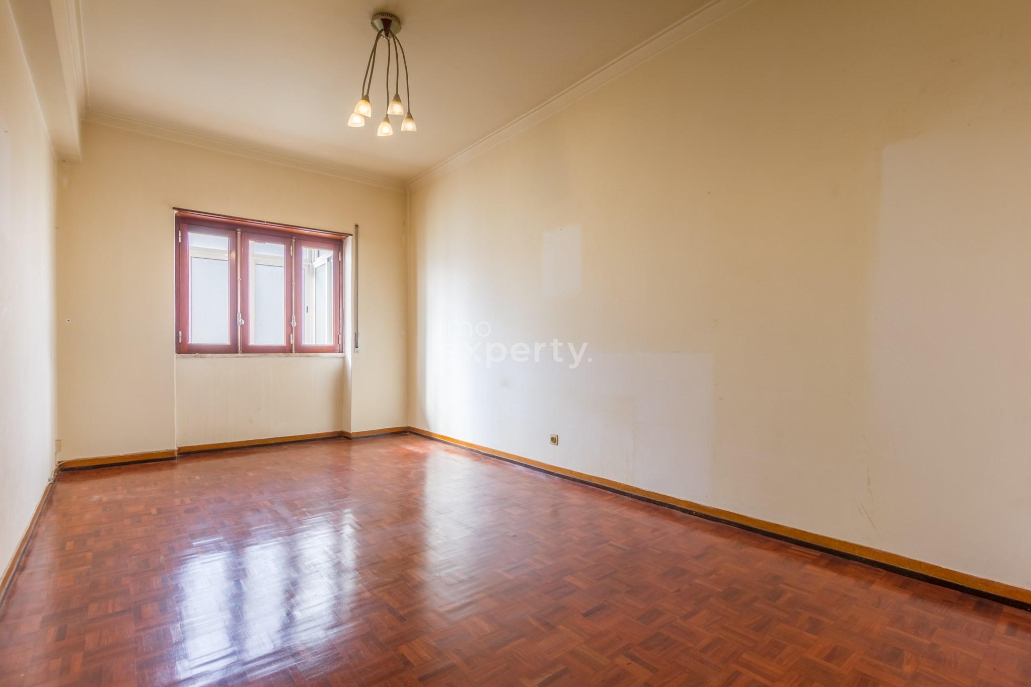 Bright T3 for Sale | Opportunity in Cova da Piedade, Almada, Portugal ✅