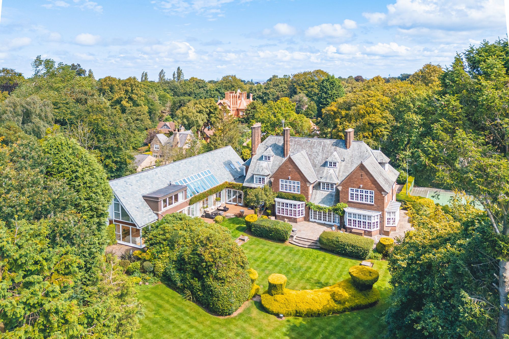 Under Offer: Detached House for sale in Prenton