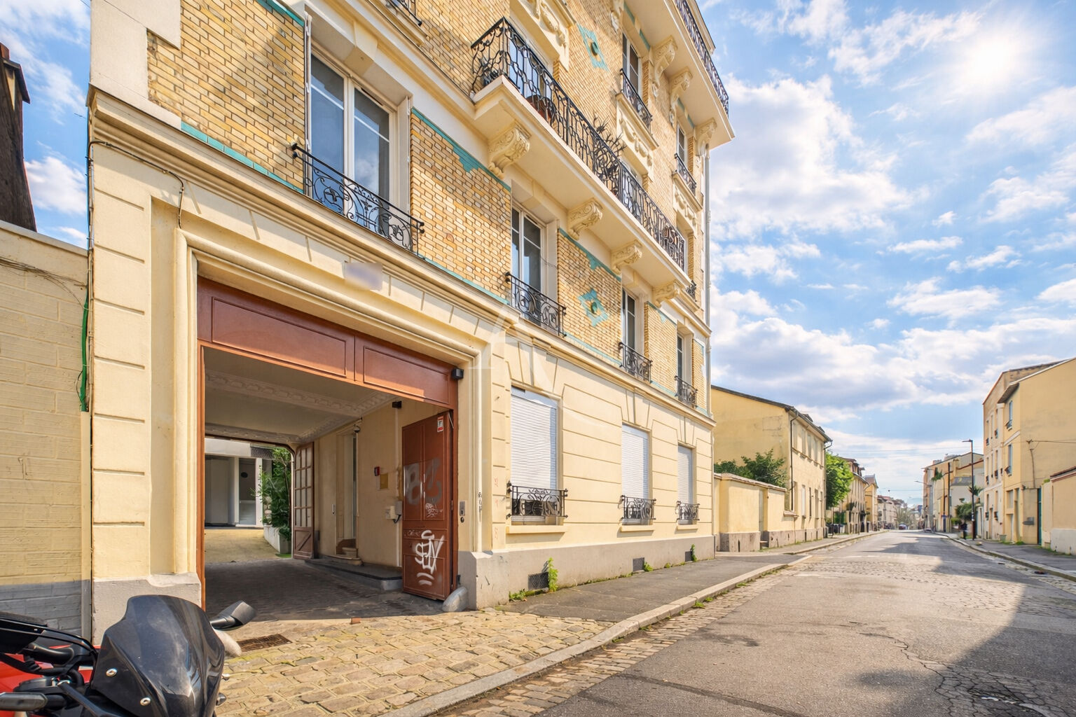 Commercial for sale in Montreuil, France