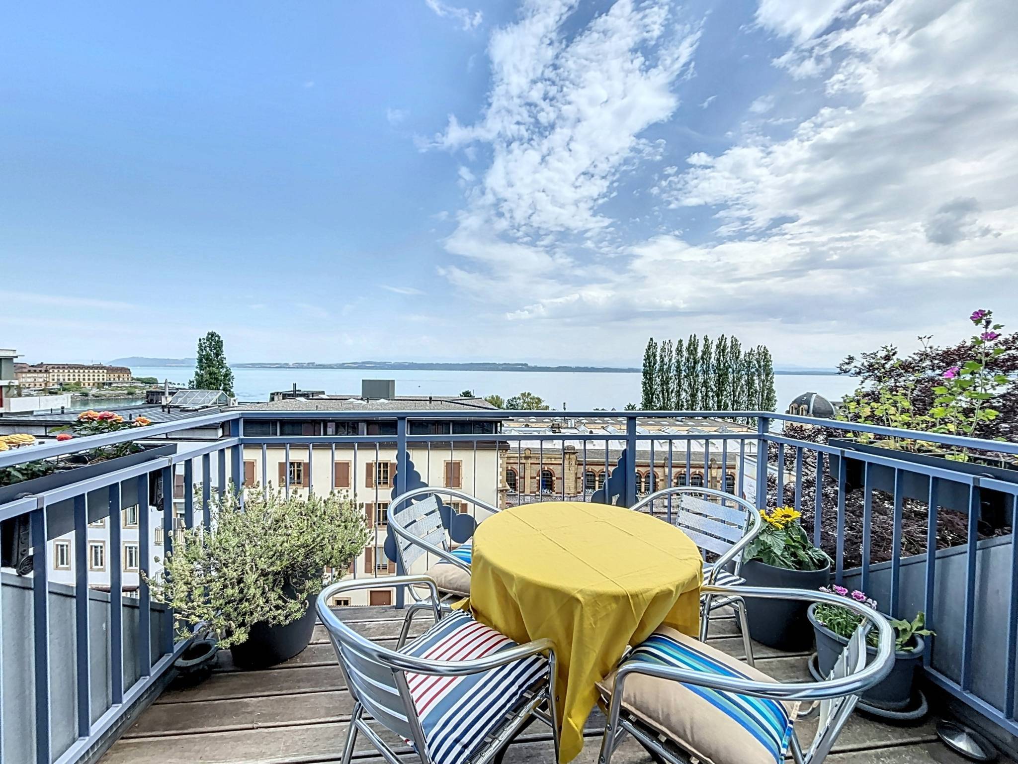 Duplex with panoramic views of the lake and the Alps