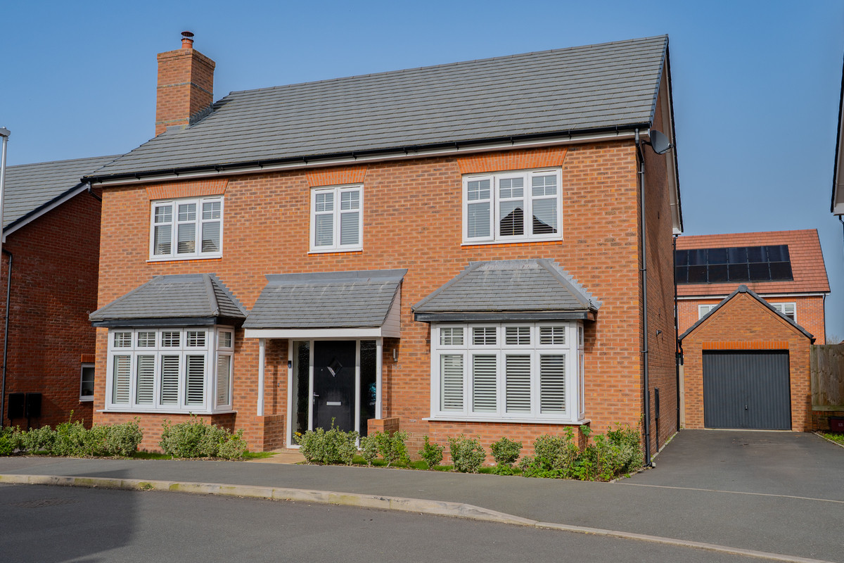 Detached House: for sale in Leamington Spa