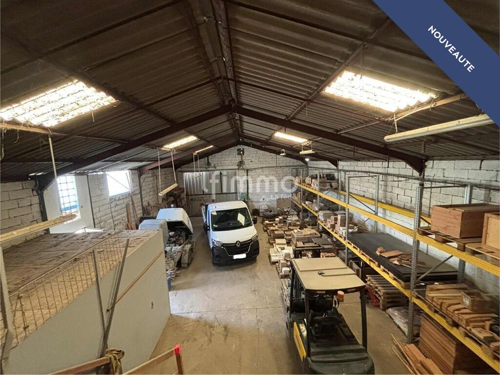 Empty hangar and commercial premises