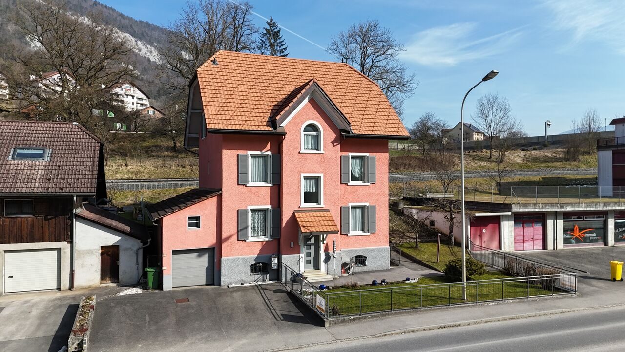 In Moutier for sale welcoming house with 2 apartments