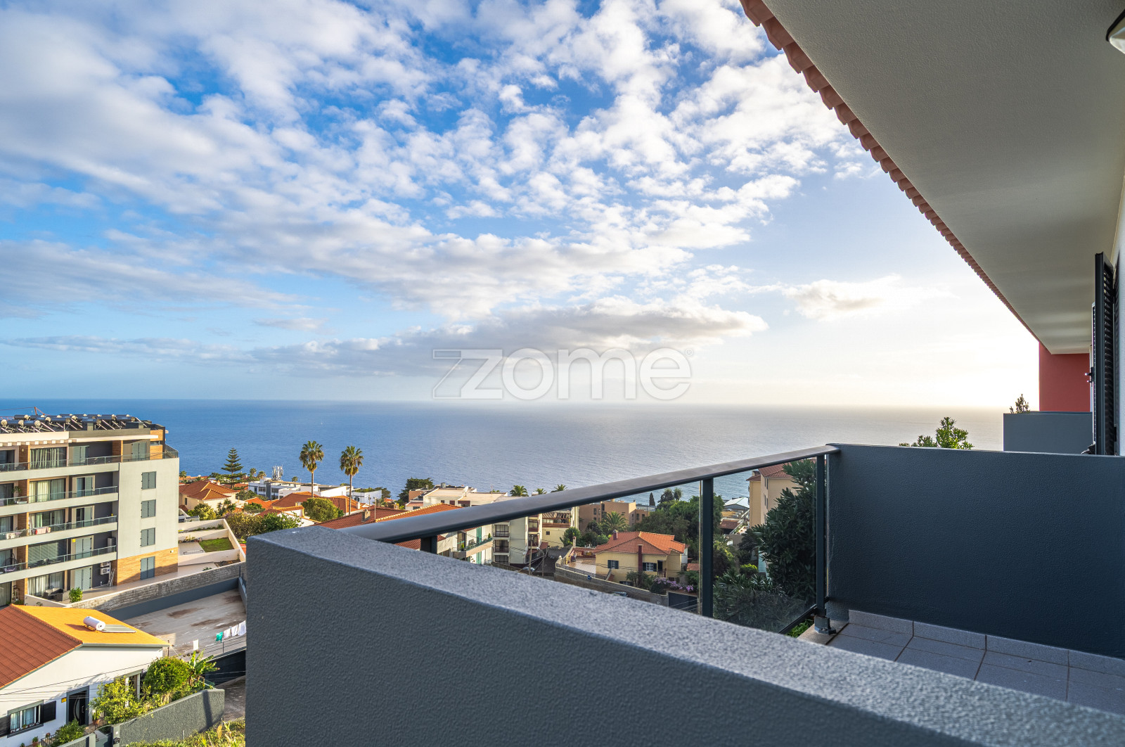 Condo for sale in Caniço, Portugal