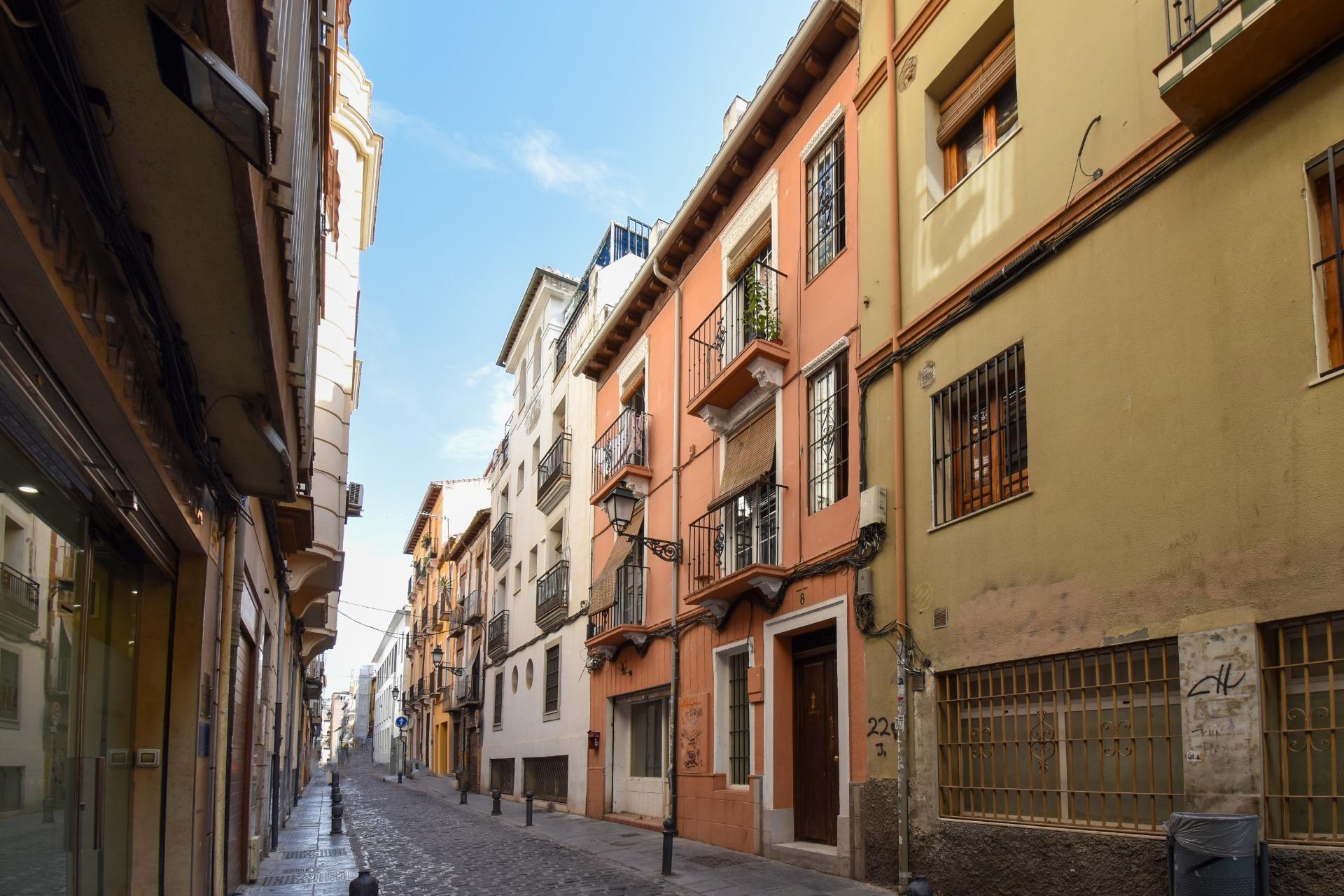 Building for sale in Granada, Spain