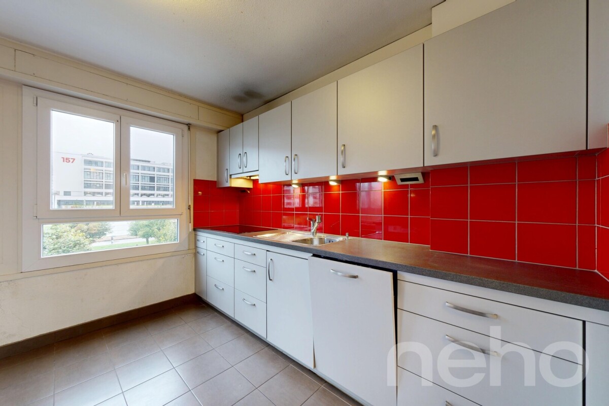 Stunning bright apartment with open views and ideal location