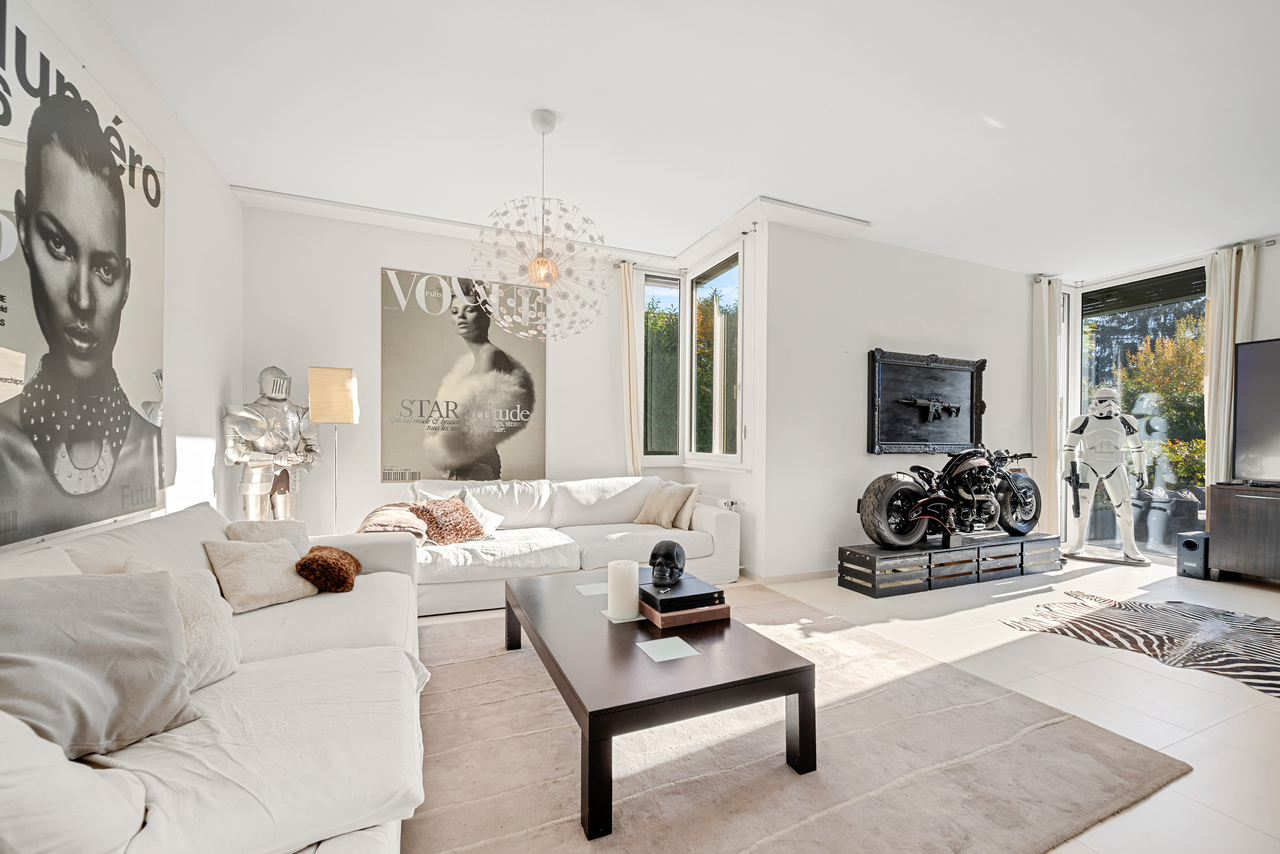 Architect's villa in the heart of the Geneva countryside, Left Bank