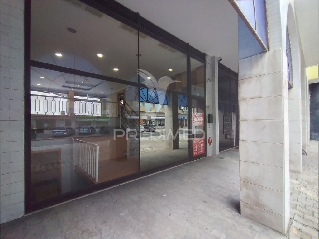 For sale Shop with 3 floors Barreiro