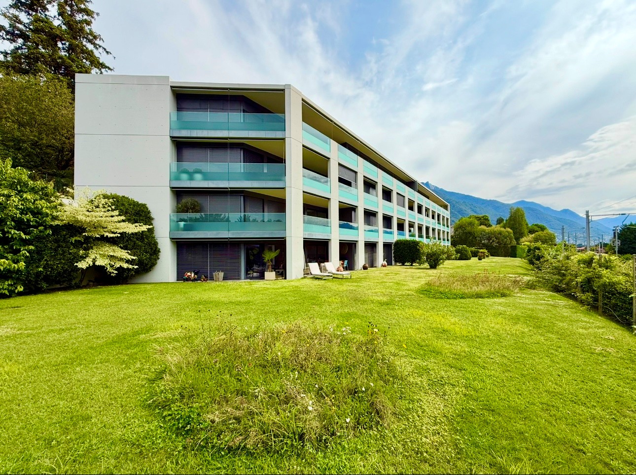 3776 LUXURIOUS APARTMENT WITH PARTIAL LAKE VIEW - SECONDARY RESIDENCE