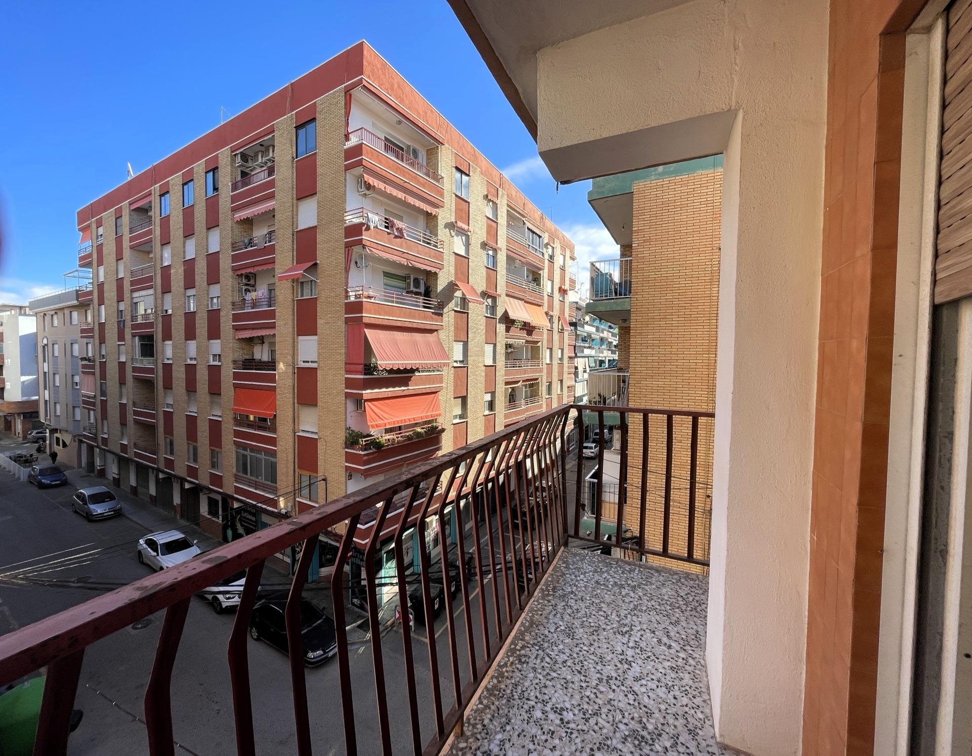 APARTMENT WITH FIVE BEDROOMS IN PUERTO DE SAGUNTO