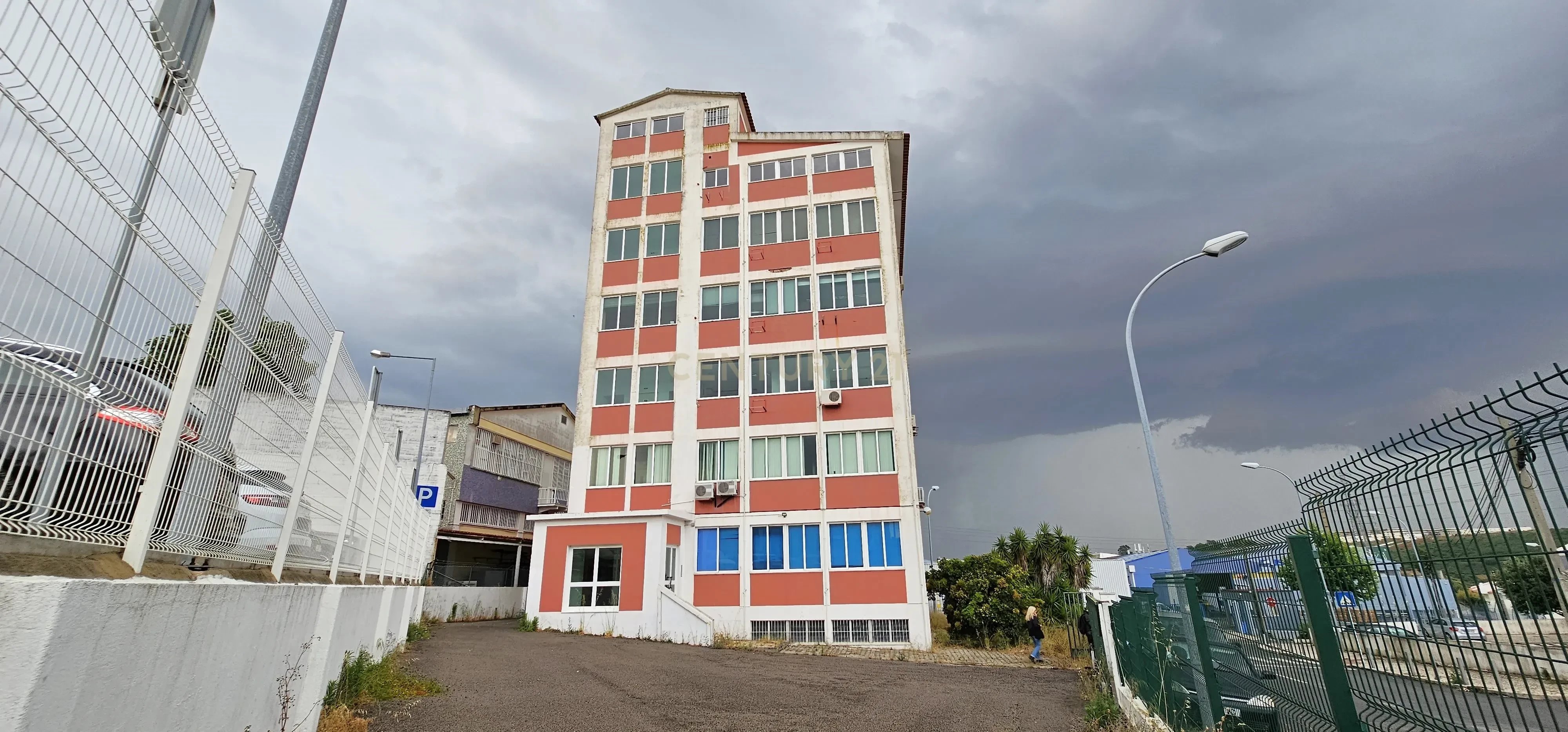 7-storey building with fantastic views in Oeiras