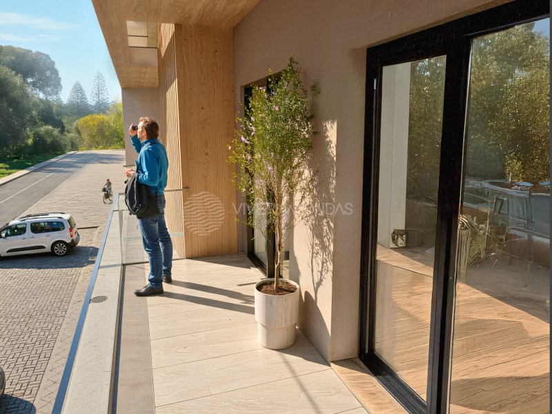 2 Bedroom Apartment with Private Balconies and Parking in Pinhal do General, Fernão Ferro