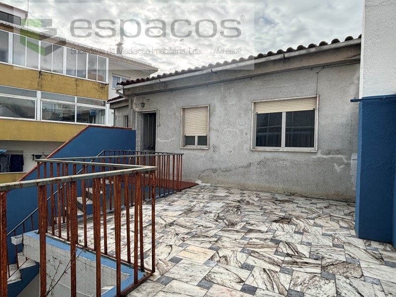 Shop and flat in the city centre