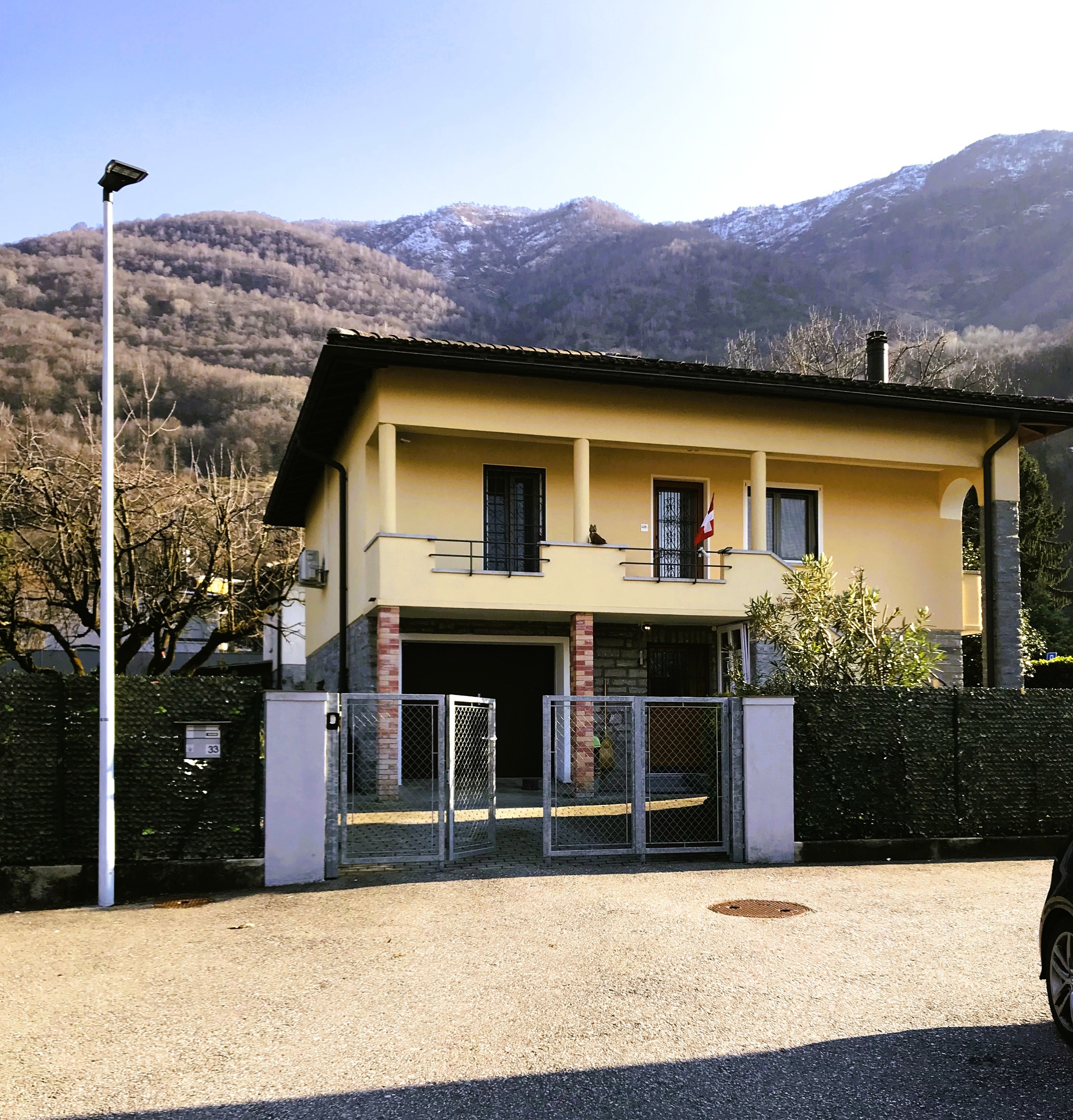 Casa unifamiliare con 4.5 locali a Cadenazzo Spazio e comfort in una posizione centrale