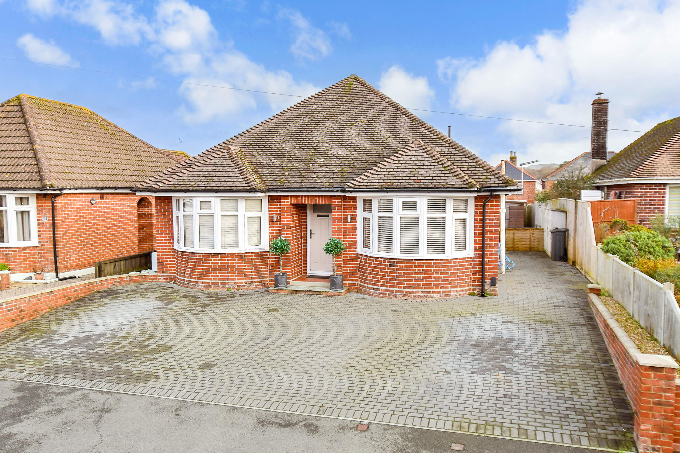 Detached House: for sale in Newport