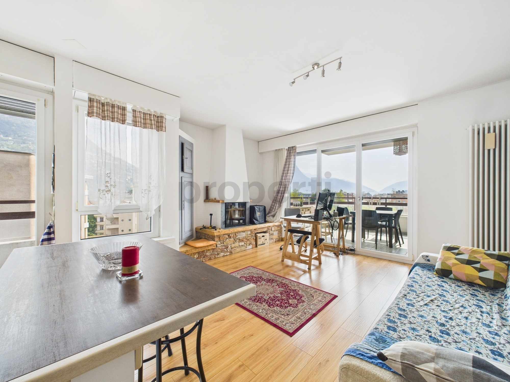 LUGANO-MOLINO NUOVO Accogliente attico di 2.5 locali arredato con terrazzo privato - ottimo investimento