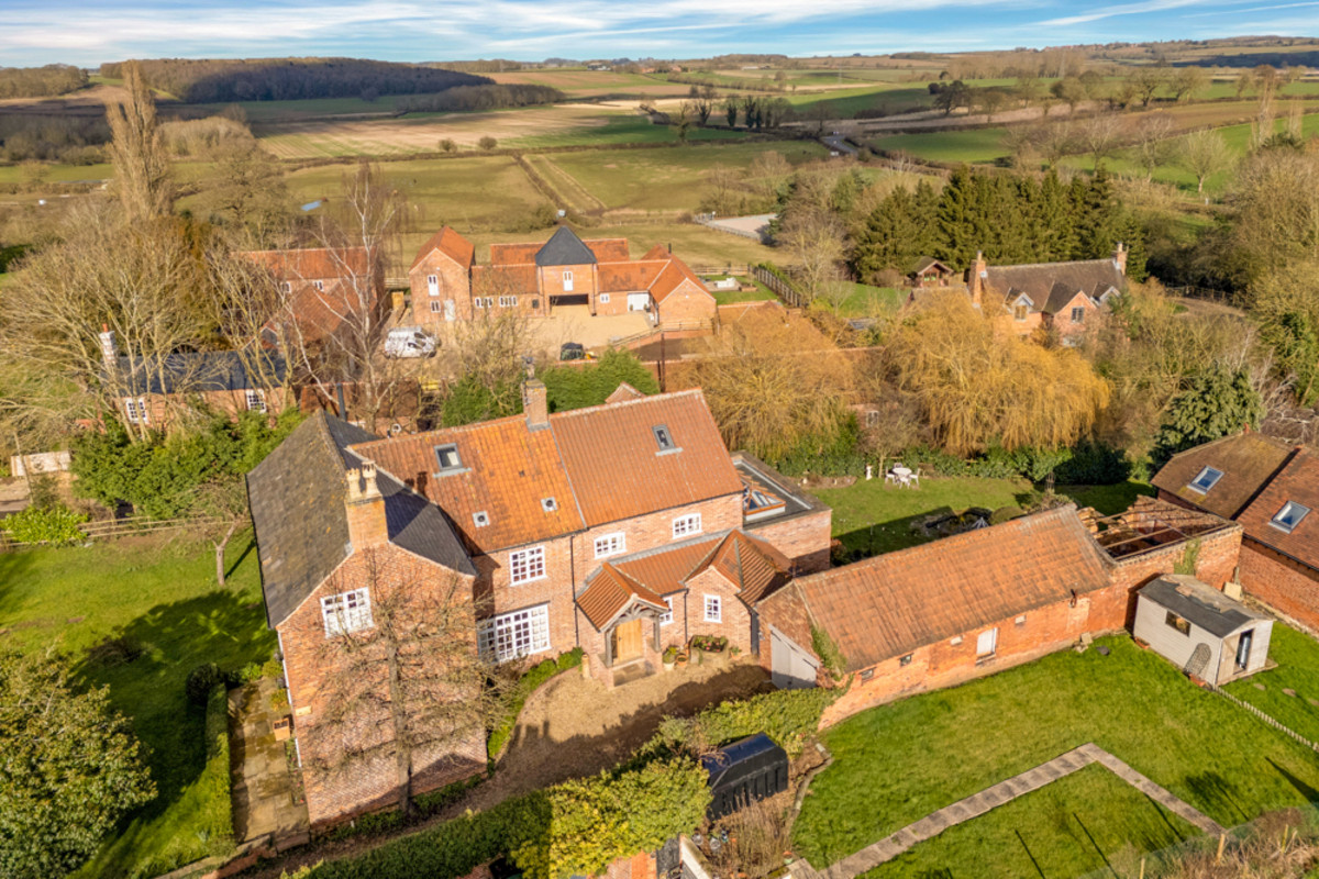 Detached House: for sale in Eakring Newark