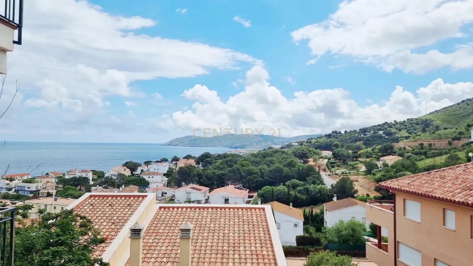 Renovated apartment with tourist license, terrace and sea views in Llançà – Fener area