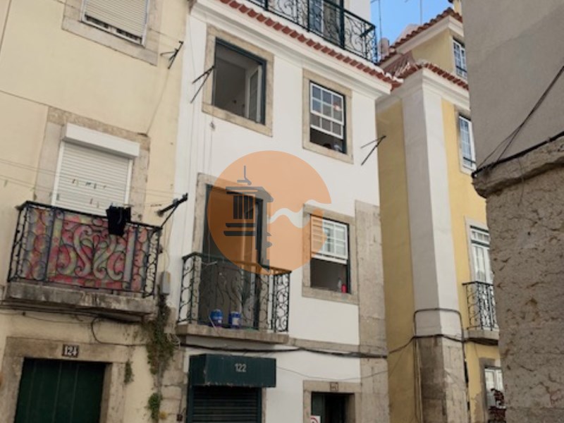 Building with 5 refurbished T0 apartments in Alfama, Lisbon