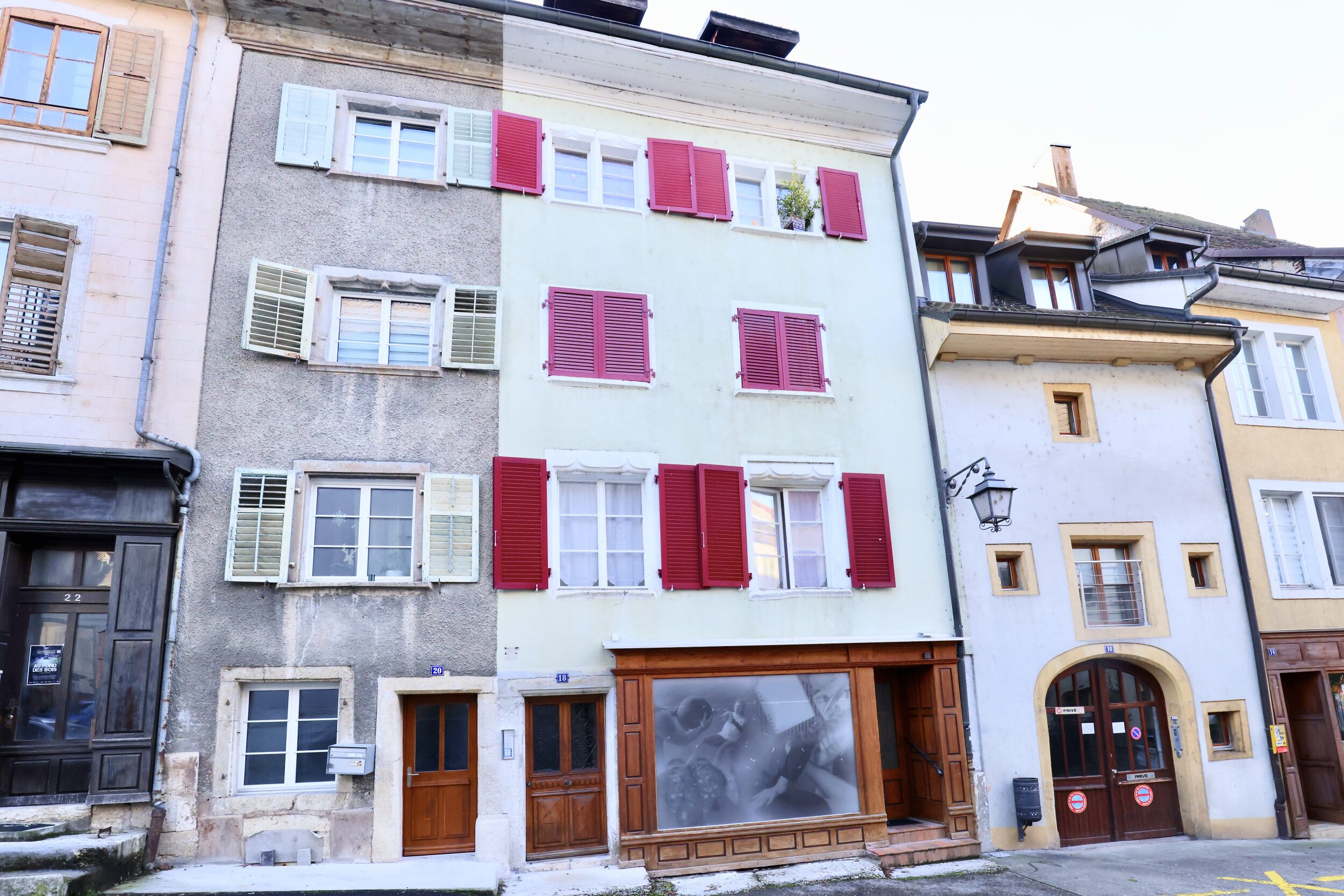 Investment property with 4 dwellings and 1 business for sale