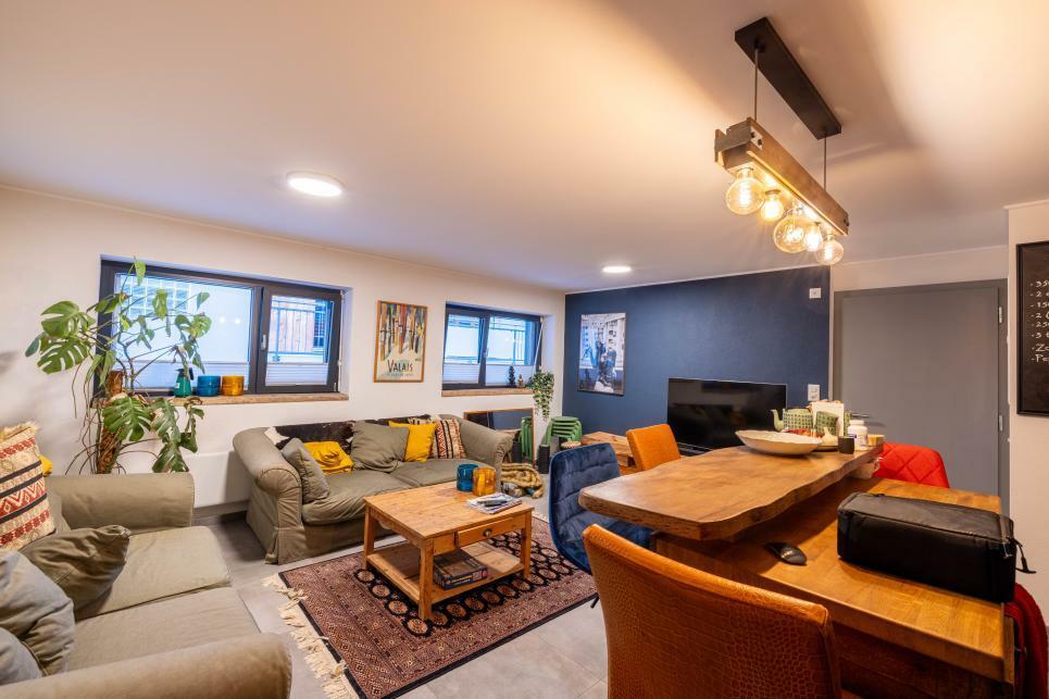 Building with stable income – housing, retail and parking