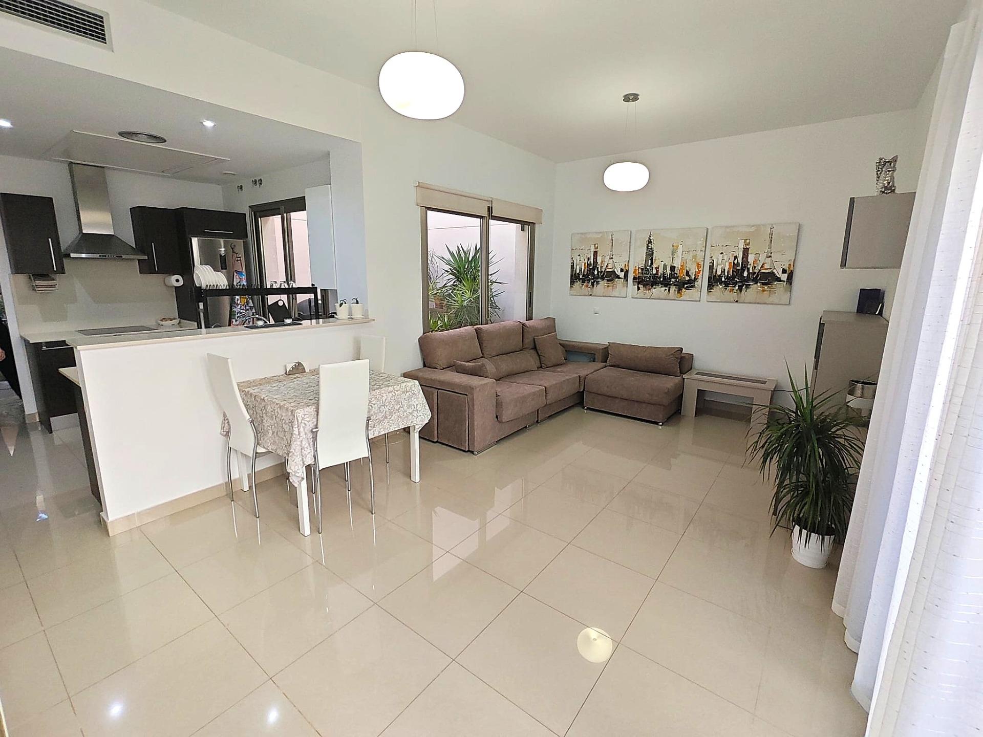 Spectacular duplex in Punta Prima, Torrevieja, just 350 meters from the sea!