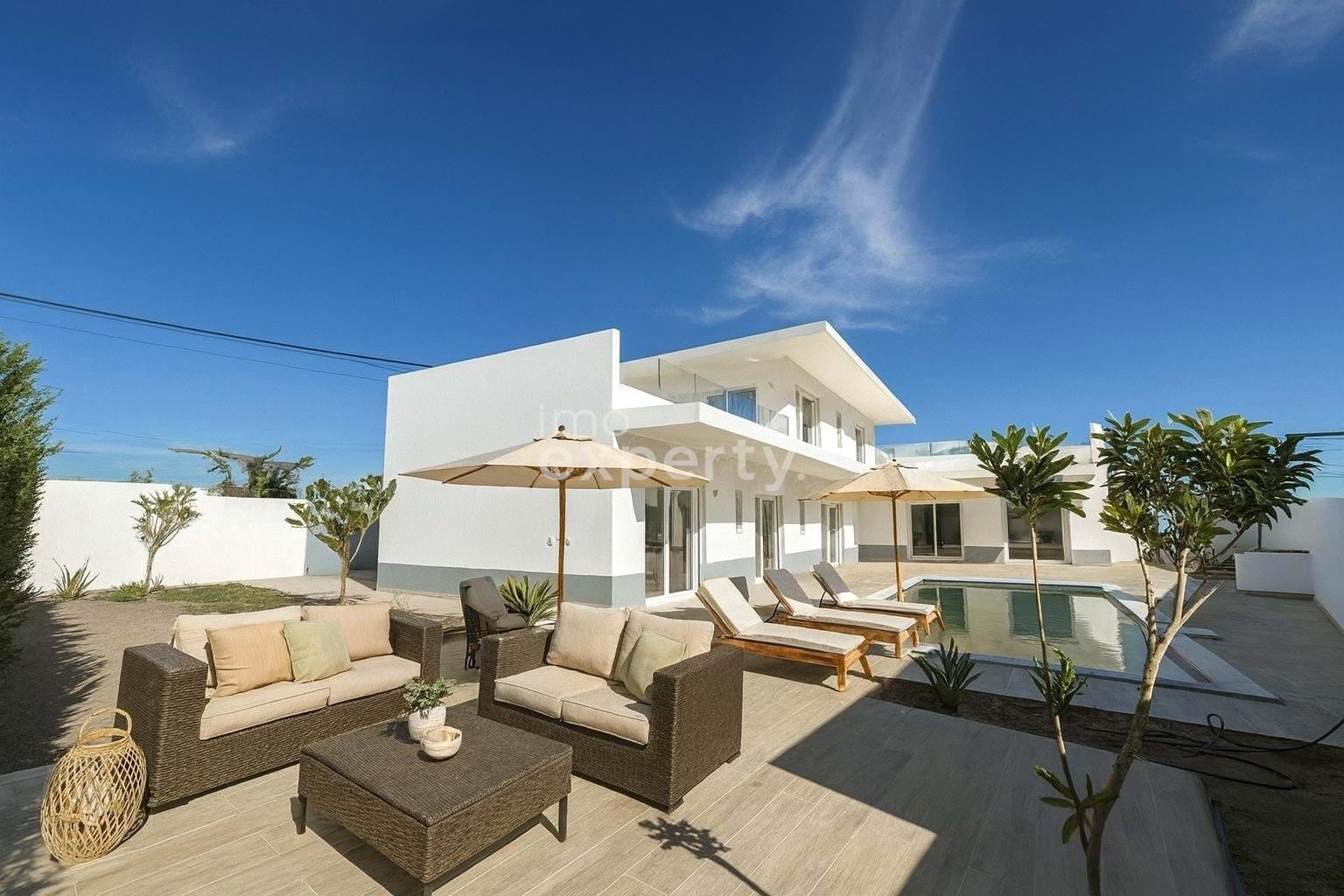 Detached 4-Bedroom Villa with Pool and Sea View – Altura
