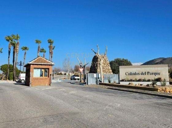 New Gated Community Home in Dílar, Granada with Mountain Views