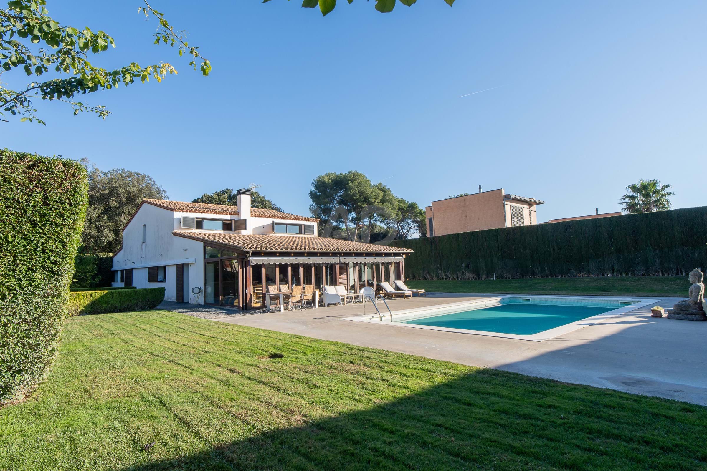 Casa 6 dormitorios - 311 m2