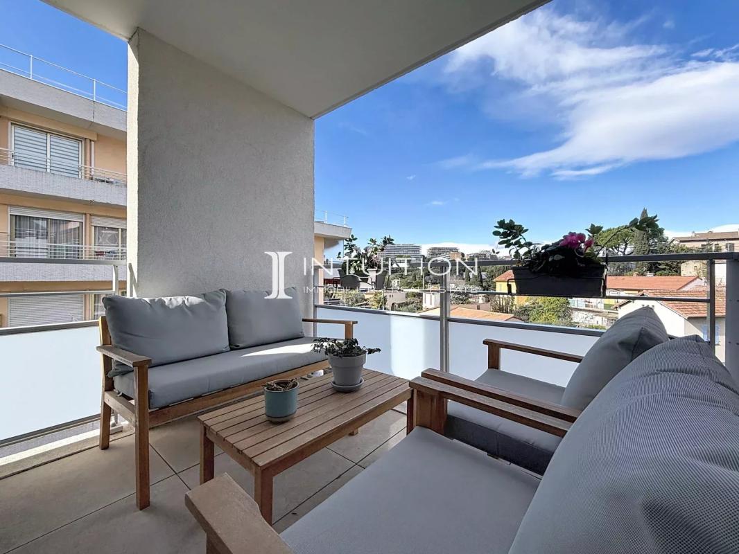 Le Cannet - Saint Sauveur : 3-room apartment with double garage