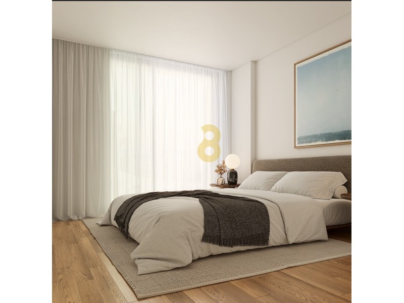 3 bedroom flat, 4 balconies, 2 parking spaces and storage